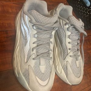 Yeezy’s Size 7